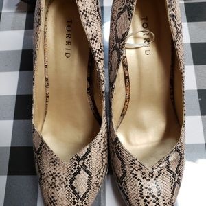 Torrid faux snakeskin wedges